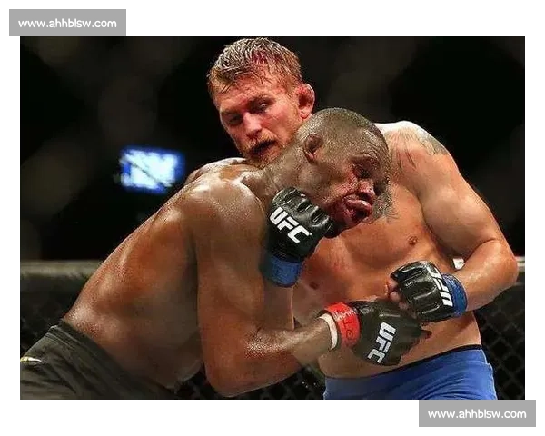 骨头琼斯对决约翰逊的王者之战与格斗传奇新篇章巅峰时代全面解析