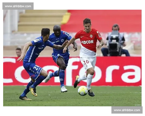 里昂主场迎战昂热法甲积分争夺关键之战前瞻球队走势与胜负悬念解析